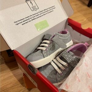 NEW See Kai run Stylish Gray and Pink Kids Shoes